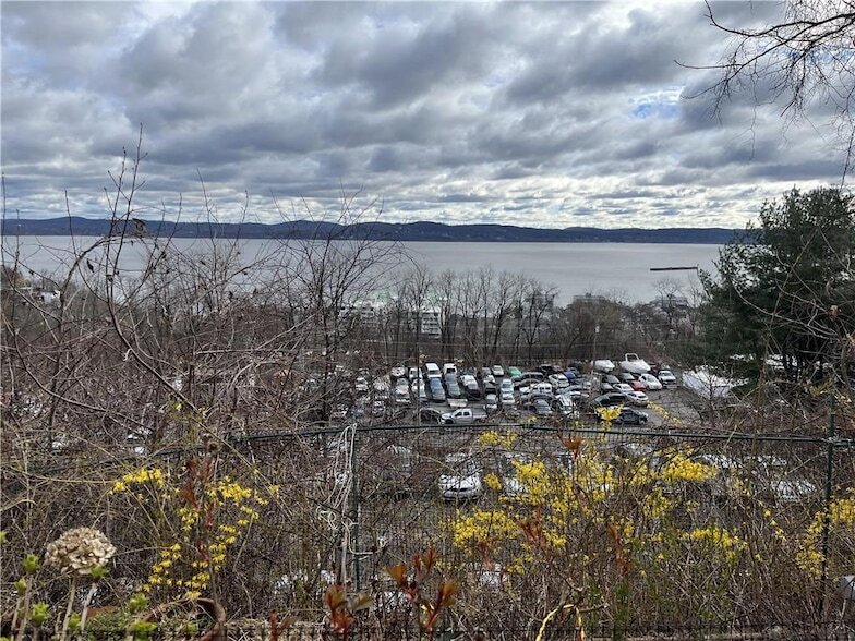 4 Mountain Ct, Unit 4 in Haverstraw, NY - Building Photo