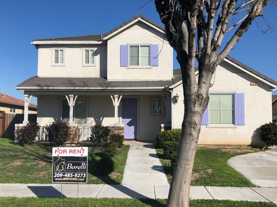 416 Morena Dr in Los Banos, CA - Building Photo