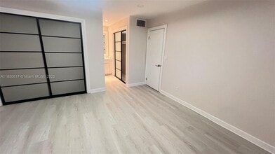 6855 Edgewater Dr in Coral Gables, FL - Building Photo - Building Photo