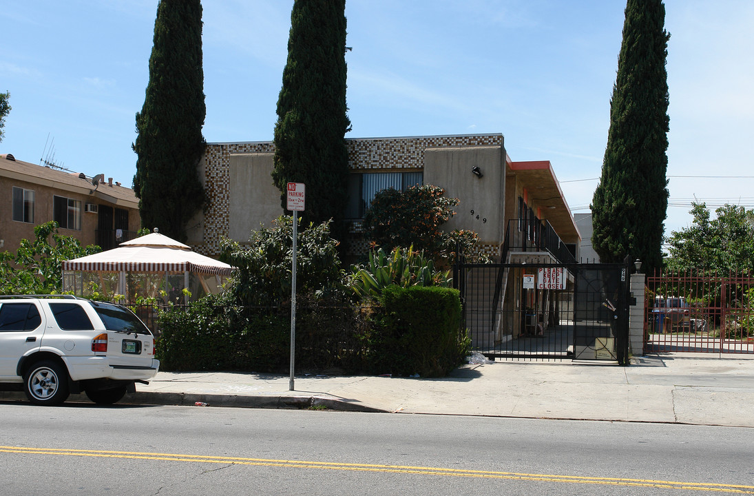 949 N Normandie Ave in Los Angeles, CA - Building Photo