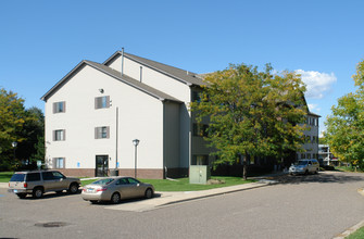 Winnetka West in Minneapolis, MN - Building Photo - Building Photo