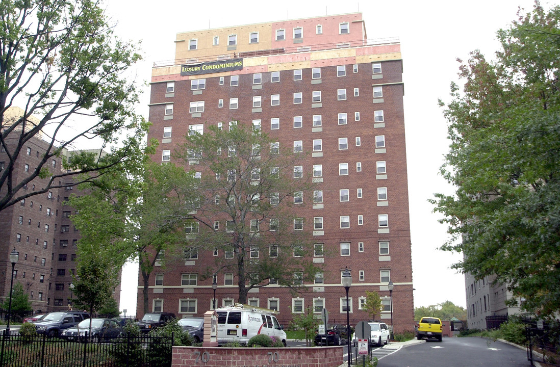 Empire View in East Orange, NJ - Building Photo