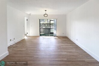 10524 NW 10th St in Pembroke Pines, FL - Building Photo - Building Photo