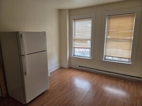 19 1/2 Lunenburg St, Unit 7 in Fitchburg, MA - Foto de edificio - Building Photo