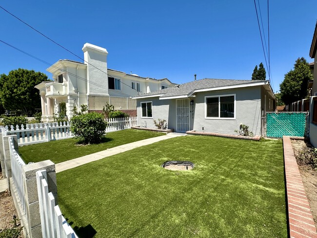 2221 Bataan Rd in Redondo Beach, CA - Building Photo - Building Photo