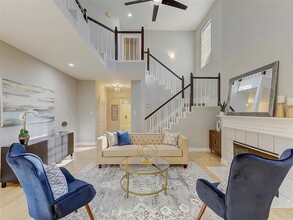 17018 Vinland Dr in Addison, TX - Foto de edificio - Building Photo