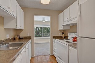 Watercrest in Lake Forest Park, WA - Building Photo