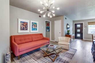 8554 Strathmore Dr in Dallas, TX - Building Photo - Building Photo
