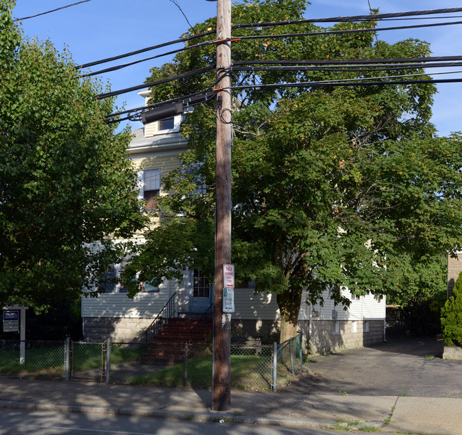 1019-1029 S Broadway in East Providence, RI - Building Photo - Building Photo