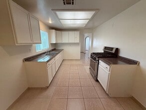 322 Lincoln Ave in Bakersfield, CA - Building Photo - Building Photo
