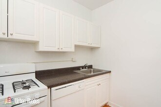 3723 N Pine Grove Ave, Unit J05W in Chicago, IL - Building Photo - Building Photo