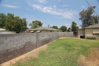 Flower Duplexes in Phoenix, AZ - Building Photo - Building Photo