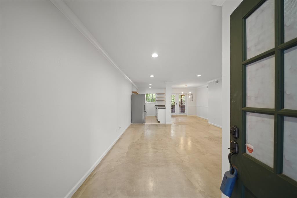 8285 Kingsbrook Rd in Houston, TX - Building Photo