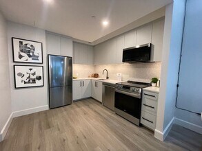 77 Commercial St in Brooklyn, NY - Building Photo - Building Photo