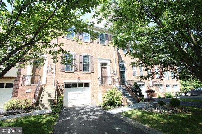 property at 13728 Valley Oak Cir