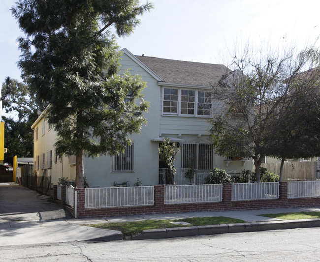 946 N Hudson Ave in Los Angeles, CA - Foto de edificio - Building Photo