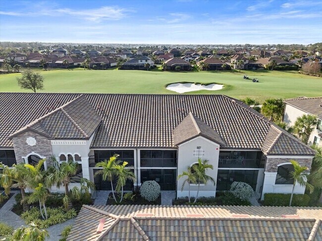 5527 Palmer Cir, Unit 205 in Bradenton, FL - Building Photo - Building Photo