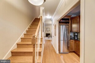 519 Tobacco Quay in Alexandria, VA - Building Photo