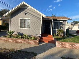 725 S Osage Ave in Inglewood, CA - Building Photo