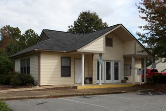 Twin Oaks Apartments in Four Oaks, NC - Building Photo - Building Photo