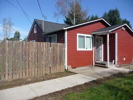 581 Cummings Ln N in Keizer, OR - Building Photo