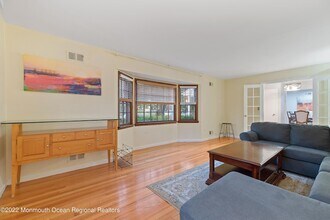 2 Karen Ct in West Long Branch, NJ - Building Photo - Building Photo