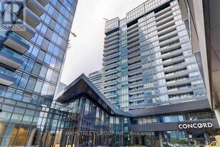 80 Queens Wharf Rd in Toronto, ON - Building Photo