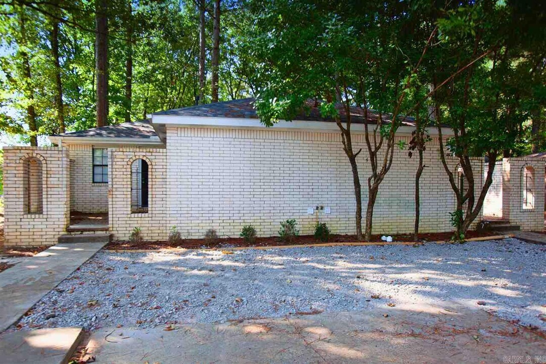 302 Bellevue Cir in Jacksonville, AR - Building Photo