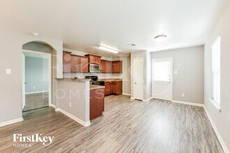 10046 Meadow Mill Ln in Houston, TX - Building Photo - Building Photo