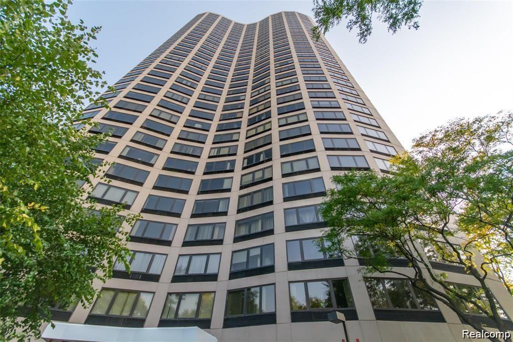 5000 Town Center in Southfield, MI - Building Photo