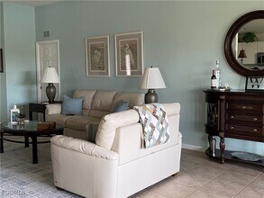 10063 Majestic Ave in Ft. Myers, FL - Foto de edificio - Building Photo