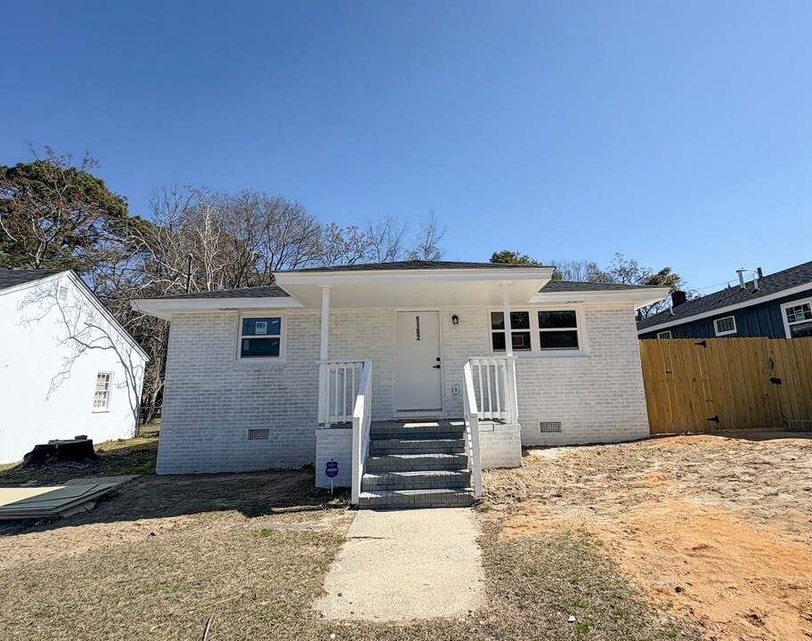 5102 Hodge St in Fayetteville, NC - Building Photo