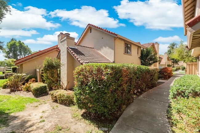 48 Del Prado Cir in Fairfield, CA - Building Photo - Building Photo