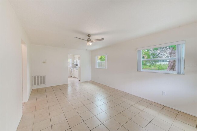 11591 117th Ave in Largo, FL - Building Photo - Building Photo