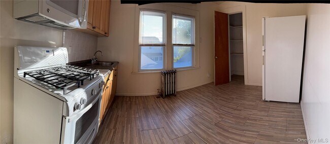 76 E Argyle St in Hempstead, NY - Building Photo - Building Photo