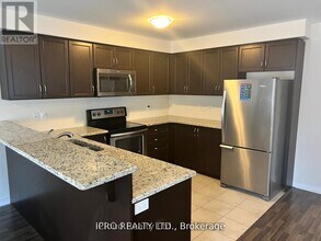 179 Law Dr in Guelph, ON - Building Photo - Building Photo