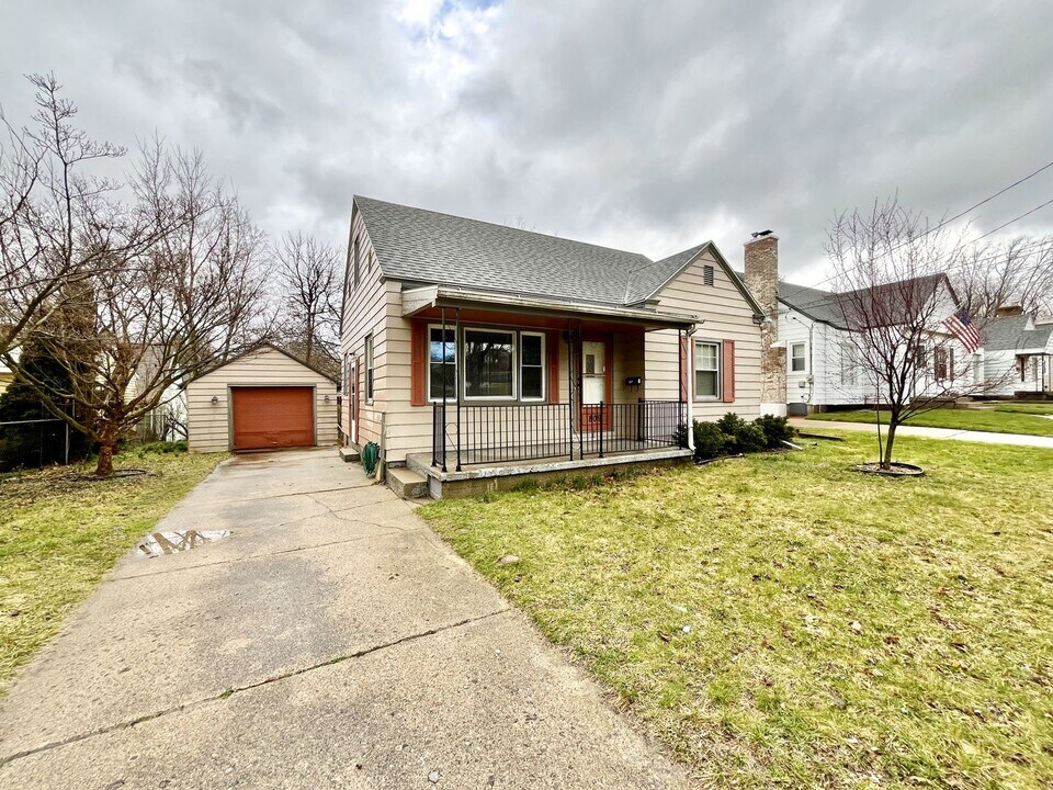 809 Eastern Ave NE in Grand Rapids, MI - Building Photo