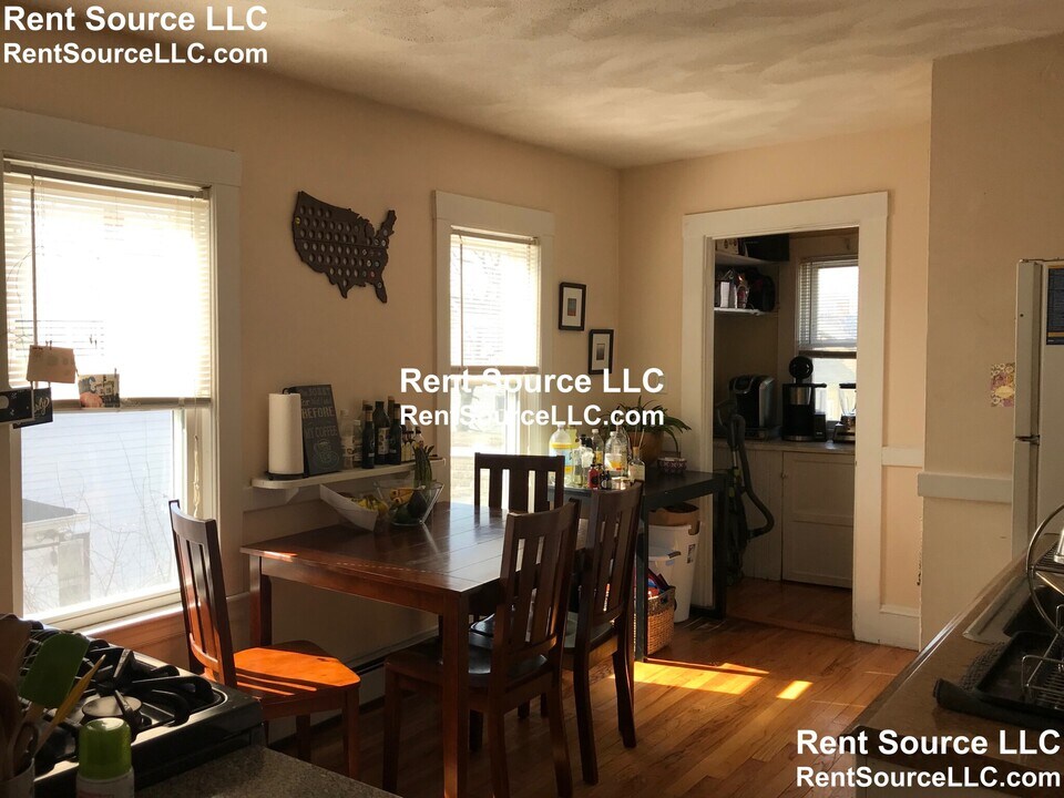 18 Cherry St in Somerville, MA - Building Photo
