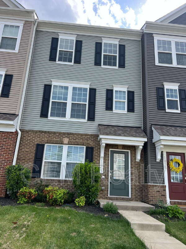 1833 Sag Harbor Ln in Fredericksburg, VA - Foto de edificio - Building Photo