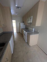 13206 1/2 Riverside Dr in Los Angeles, CA - Building Photo - Building Photo