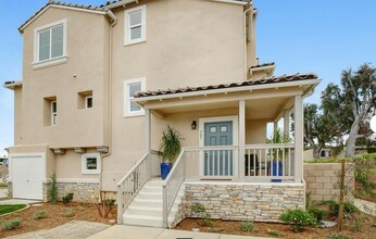 707 Magnolia Ave in Carlsbad, CA - Foto de edificio - Building Photo