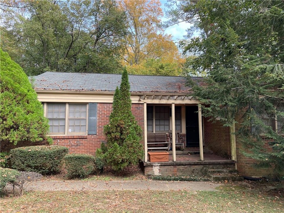 1255 Kingsley Cir NE in Atlanta, GA - Foto de edificio