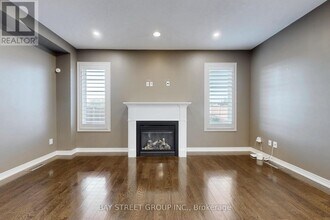 62 Whittington Dr in Hamilton, ON - Building Photo - Building Photo