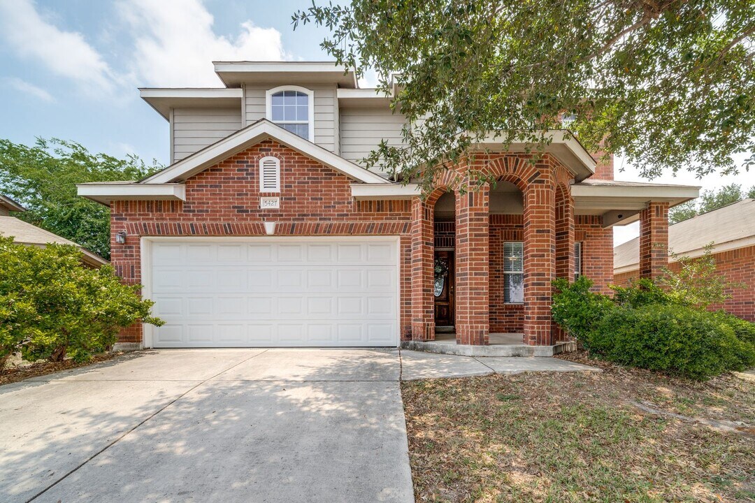 5427 Friesenhahn Ct in San Antonio, TX - Building Photo