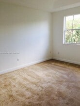 7912 NW 107 Ct in Miami, FL - Building Photo - Building Photo