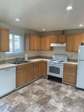 516 16 St SE in Puyallup, WA - Building Photo - Building Photo