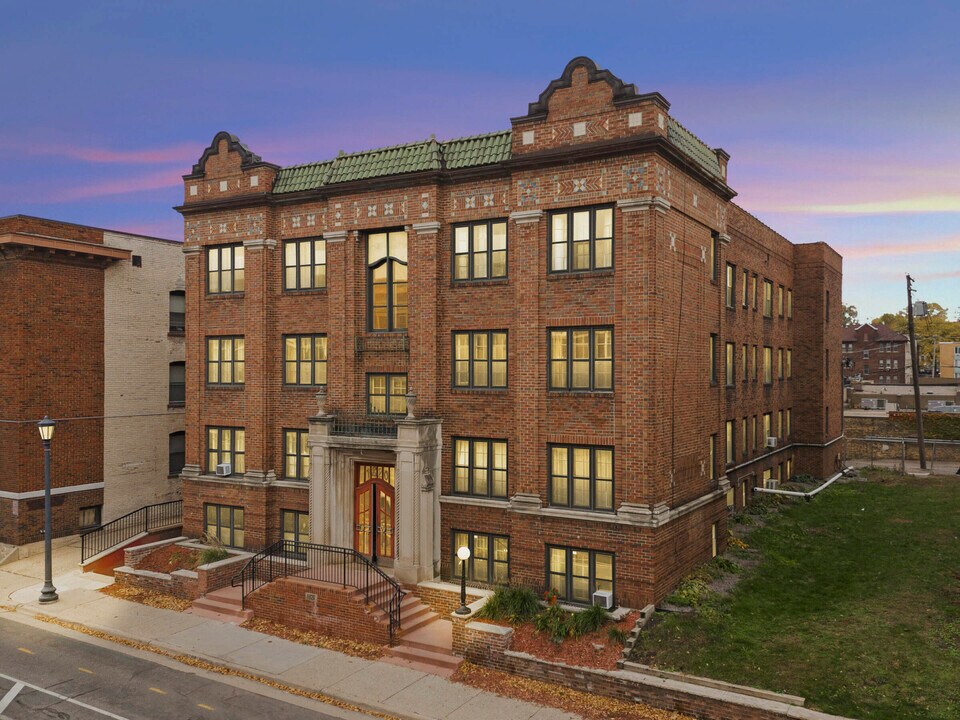 1820 1st Ave S, Unit 207 in Minneapolis, MN - Building Photo