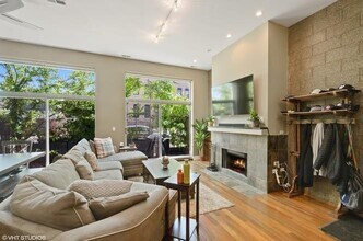 902 N Elston Ave in Chicago, IL - Building Photo - Building Photo