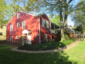 1620 Rugby Ave, Unit B in Charlottesville, VA - Building Photo