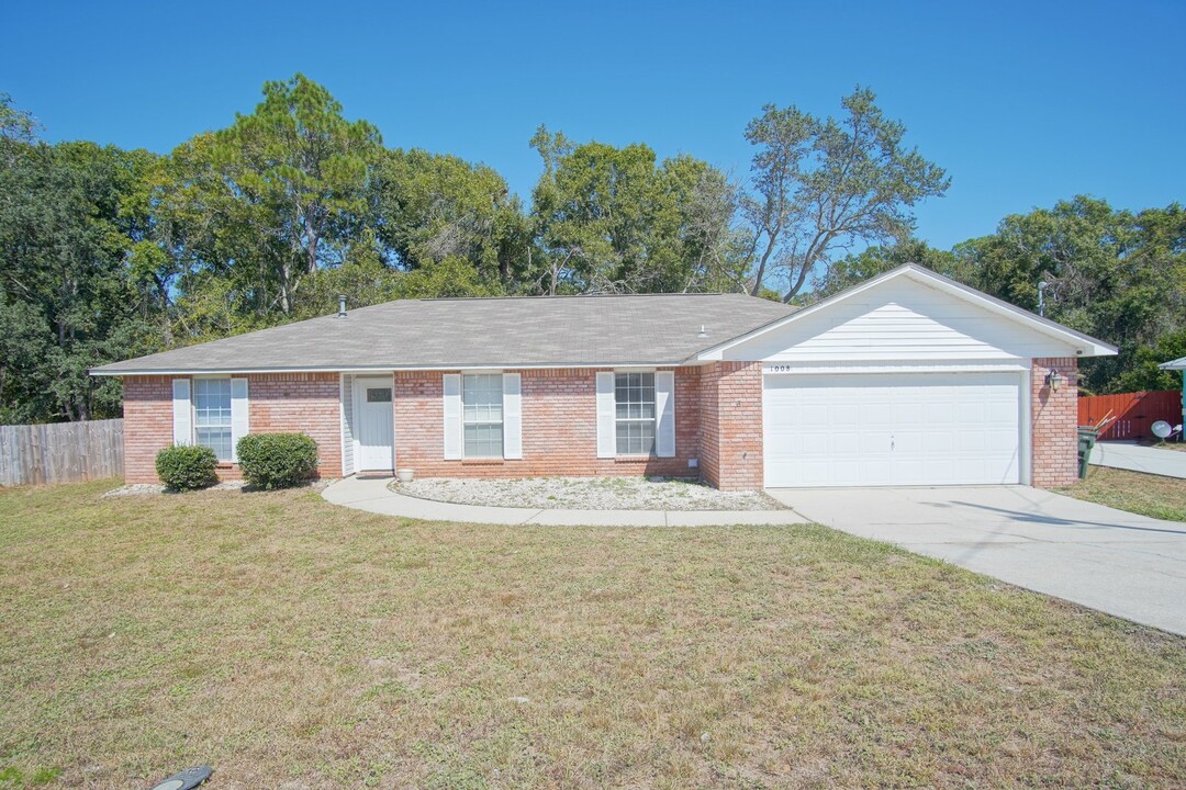 1008 Tanton Cir in Pensacola, FL - Building Photo
